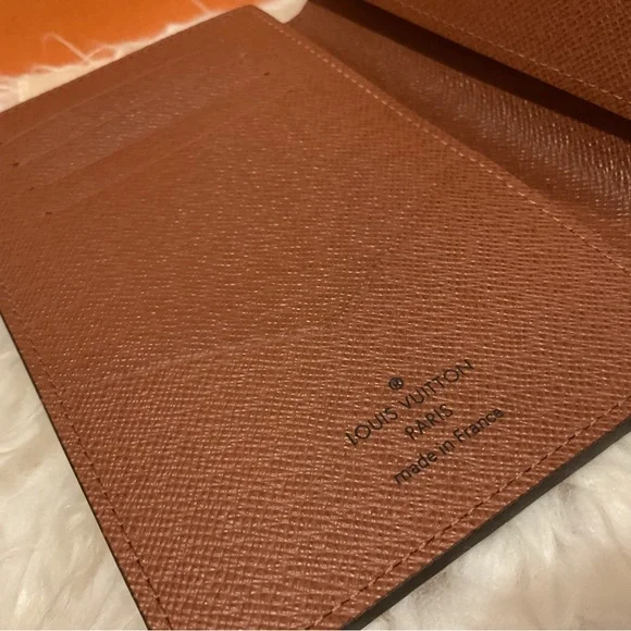 Louis Vuitton Monogram Passport Holder - Picture 6 of 8